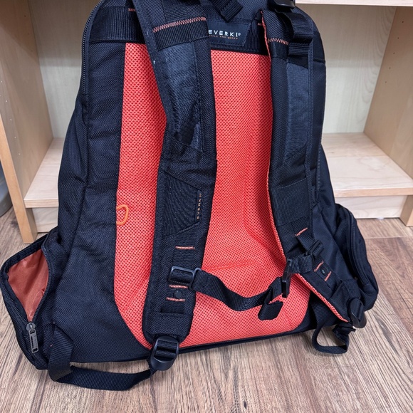 EVERKI Beacon Laptop Backpack w/Gaming Console Sleeve, up to 18-Inch Black - Picture 16 of 16